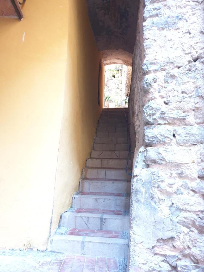 Charmant Studio Avec Coin Nuit - Vieille Ville Climatise Menton Exterior foto
